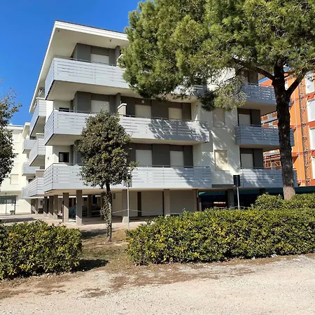 Flat In Seafront With Parking *