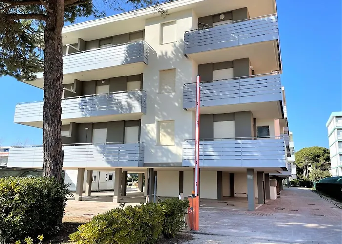 Apartment Flat In Seafront With Parking *