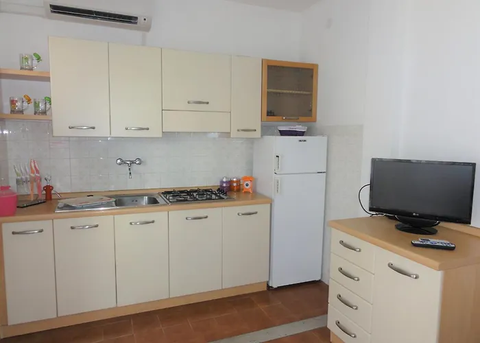 Flat In Seafront With Parking